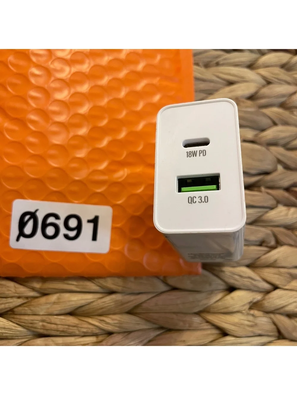 ✅2-Port 18W PD USB-C and QC 3.0 USB-A Wall Charger